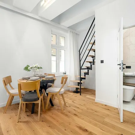Stylish With A Mezzanine Near The Market Square By Renters 波兹南
