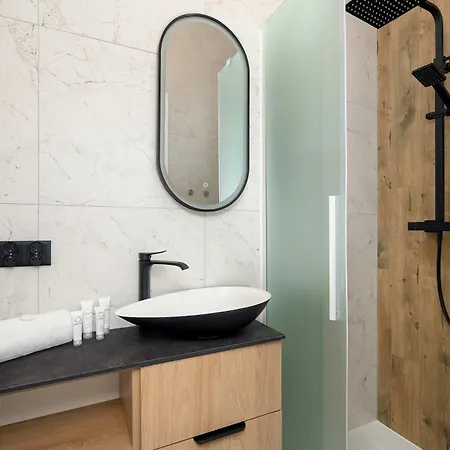 Stylish With A Mezzanine Near The Market Square By Renters *
