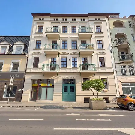 Stylish With A Mezzanine Near The Market Square By Renters *
